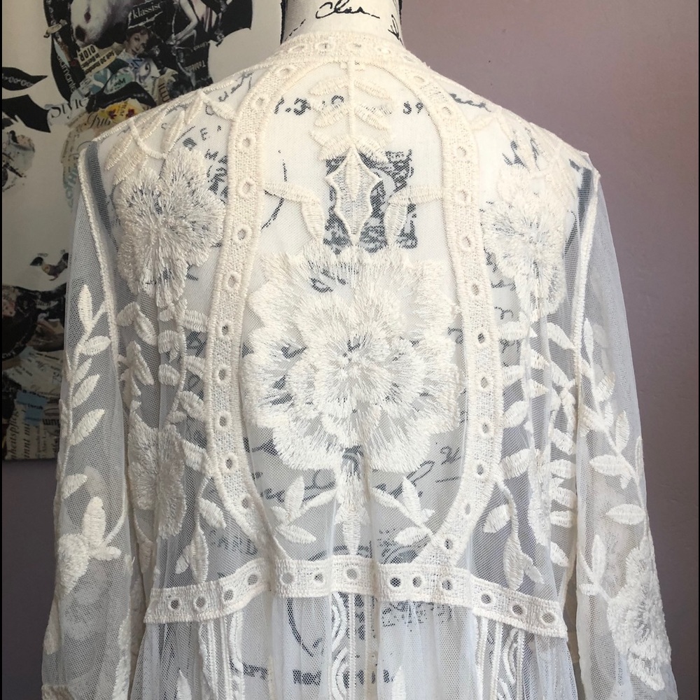 <LAST>Sheer Floral Embroidered Duster Kimono - Picture 7 of 7